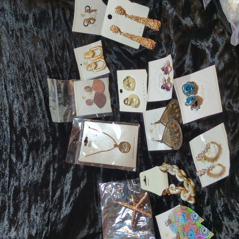 Jewelry Bundle - Earrings, Necklace, Hair Clip